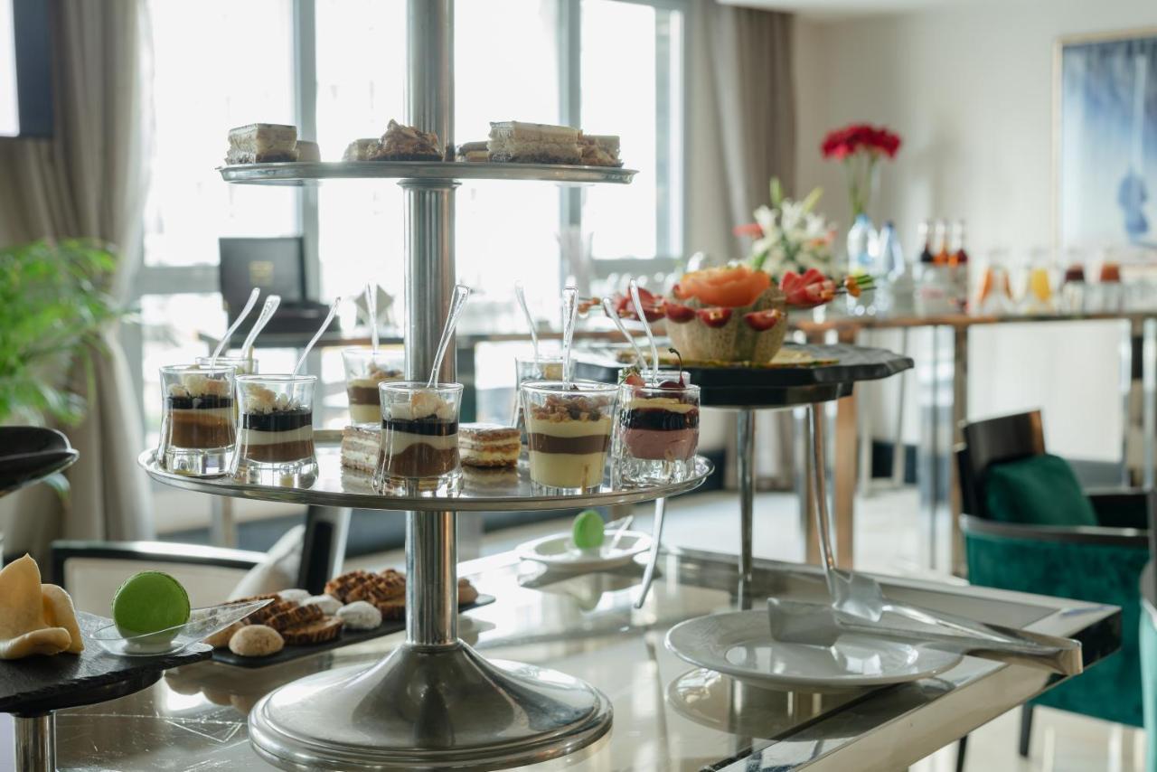 Le Palace D'Anfa Казабланка Екстериор снимка A tiered stand with desserts