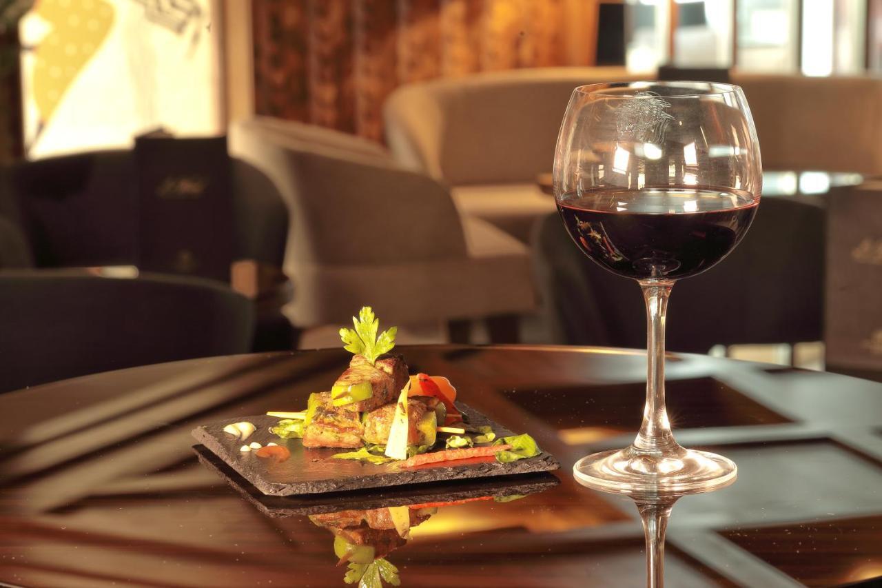 Le Palace D'Anfa Казабланка Екстериор снимка A wine glass