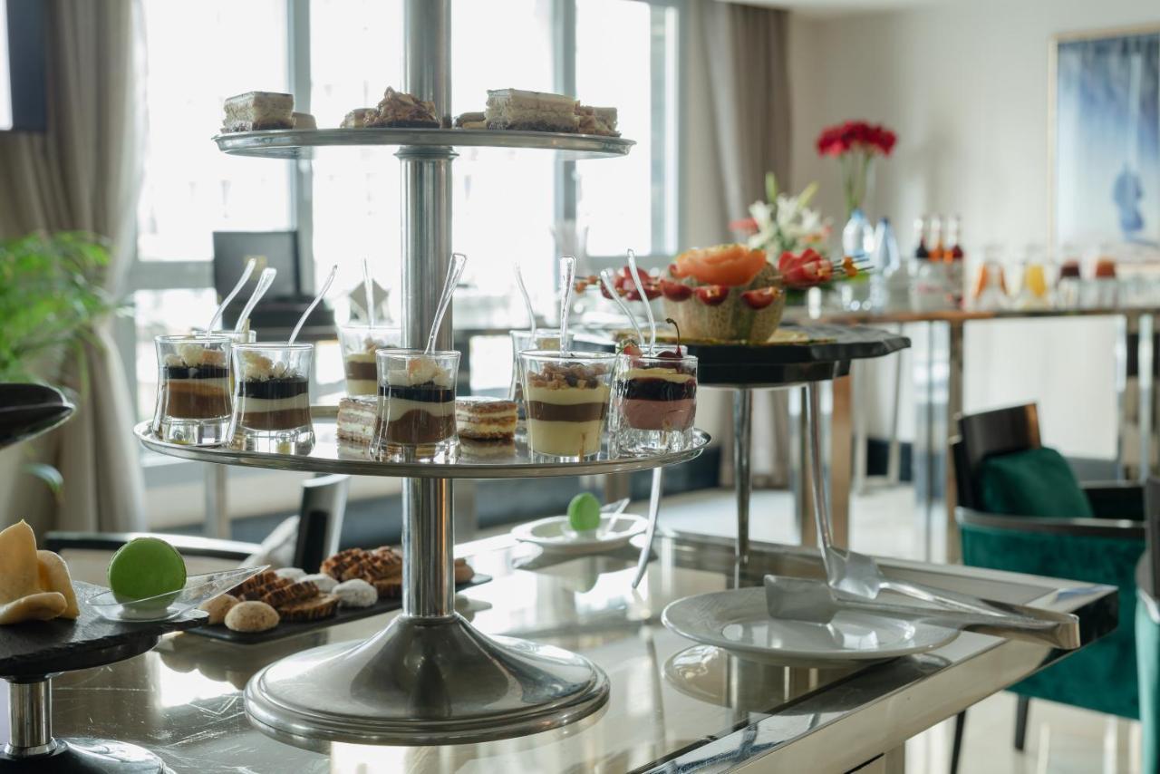 Le Palace D'Anfa Казабланка Екстериор снимка A tiered stand with desserts
